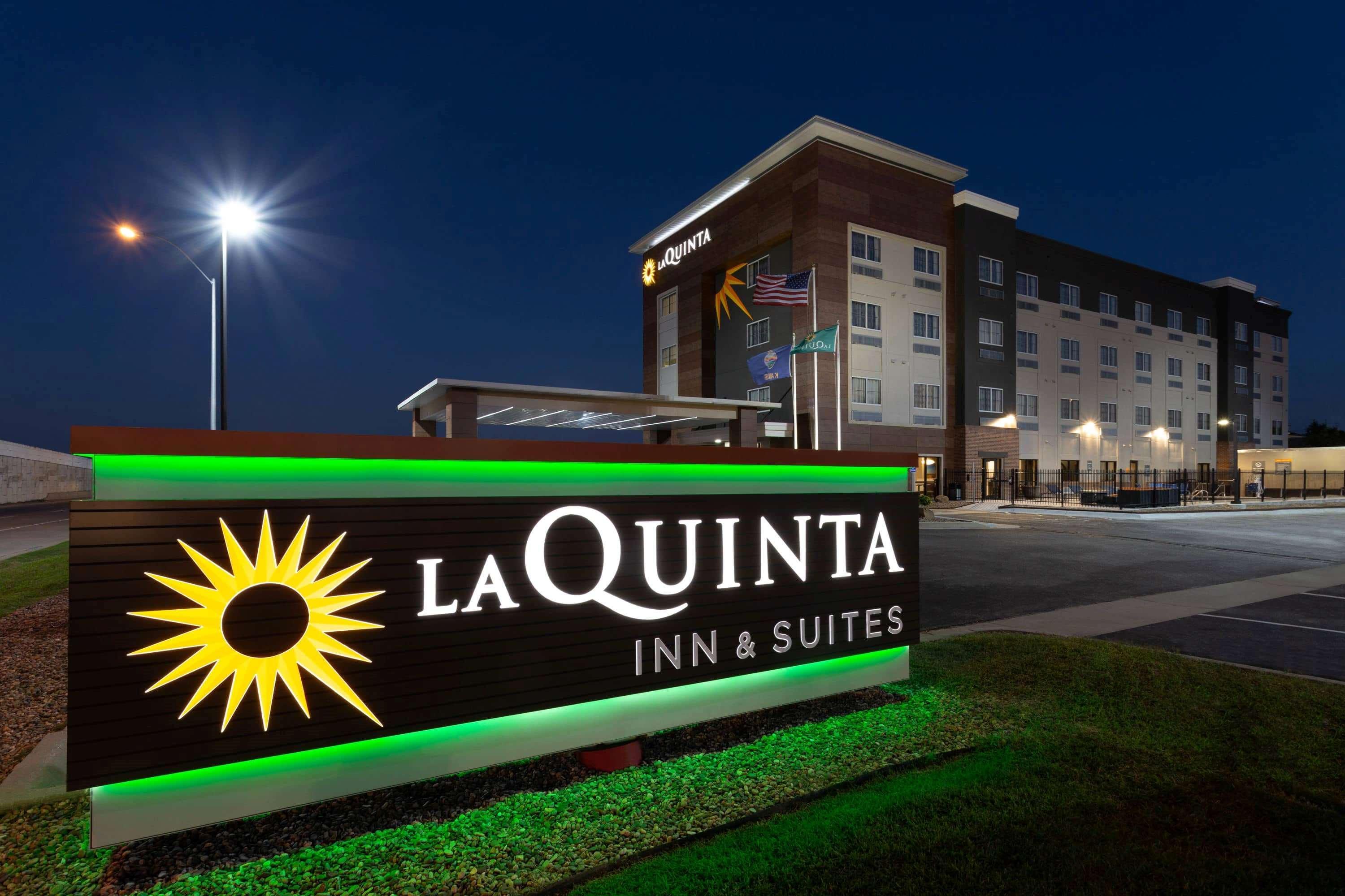 La Quinta By Wyndham Wichita Airport Hotel Екстериор снимка