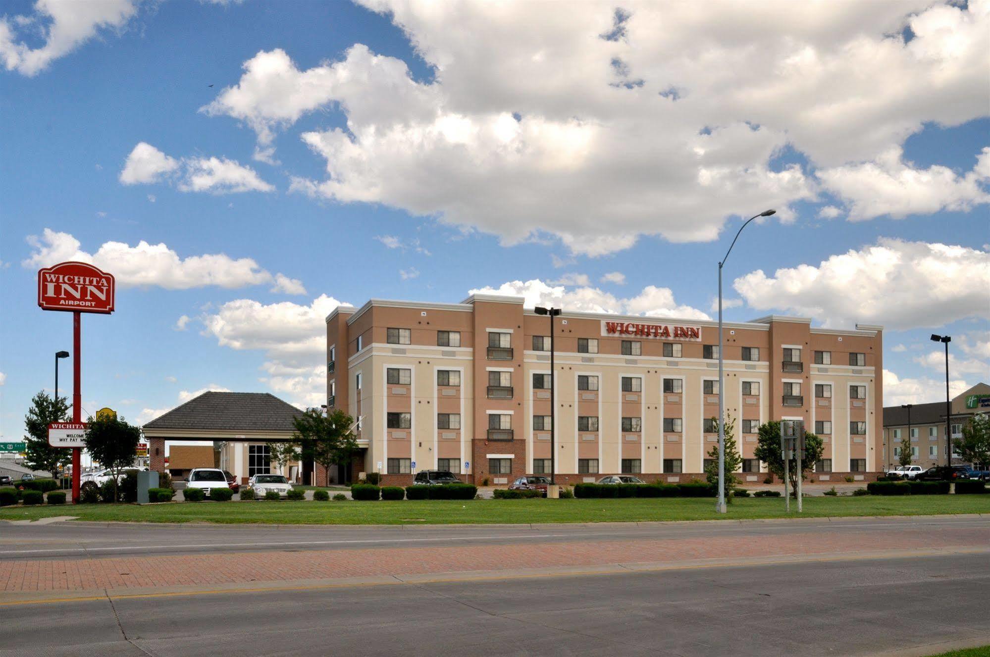 La Quinta By Wyndham Wichita Airport Hotel Екстериор снимка